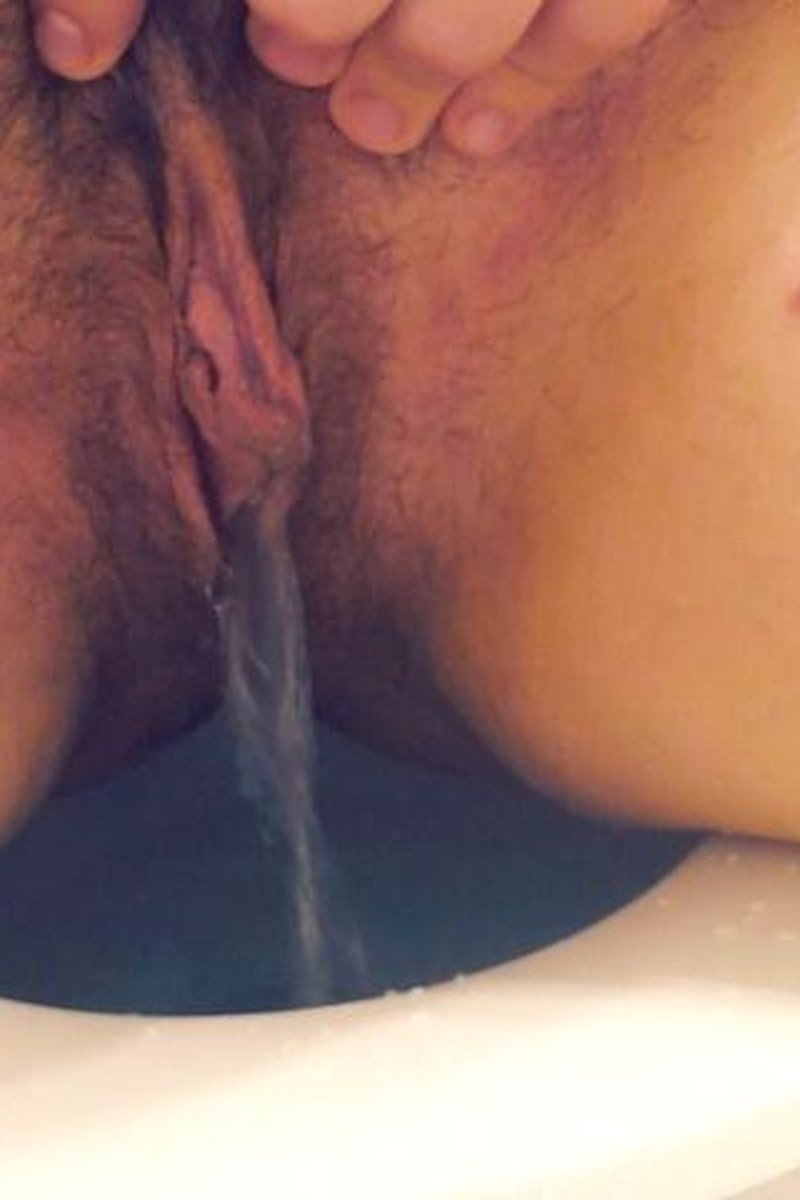 Pee Compilation 2 - Screenshot 1 of 4 - BBW