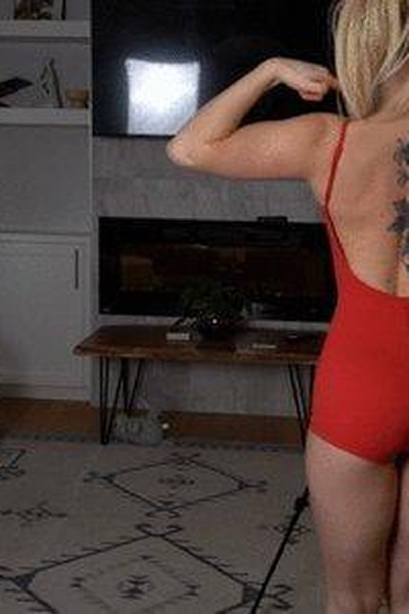 Red Dread Ballbusting - Screenshot 1 of 4 - Amateur Ballbusting