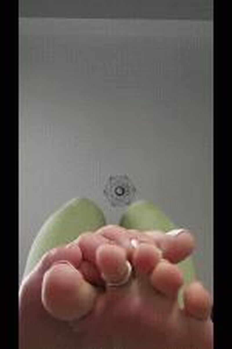Foot Ignore - Screenshot 1 of 4 - Foot Fetish