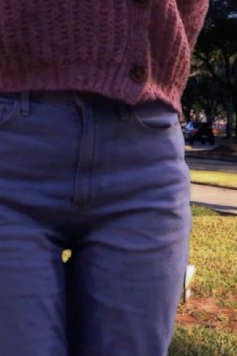 Free Public Wetting - Screenshot 1 of 4 - Golden Shower