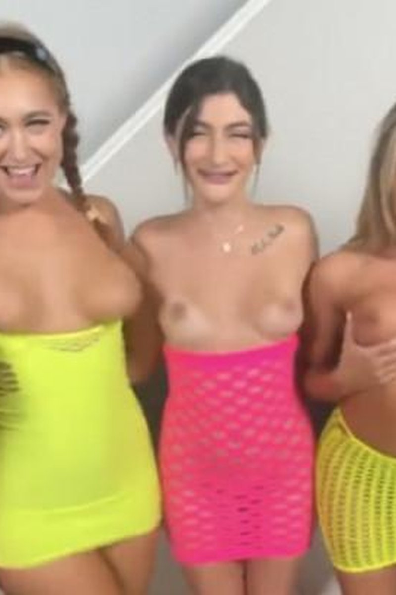 5 Girls, 2 Guys - Screenshot 1 of 4 - Group Sex