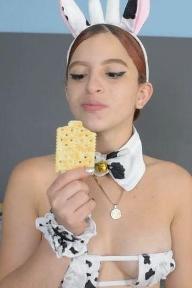 Chewing - Screenshot 1 of 4 - Costume