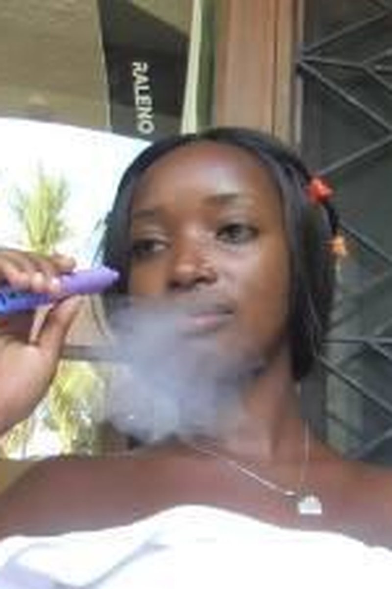 Ebony Pearl Stacy Smoking - Screenshot 1 of 4 - Black