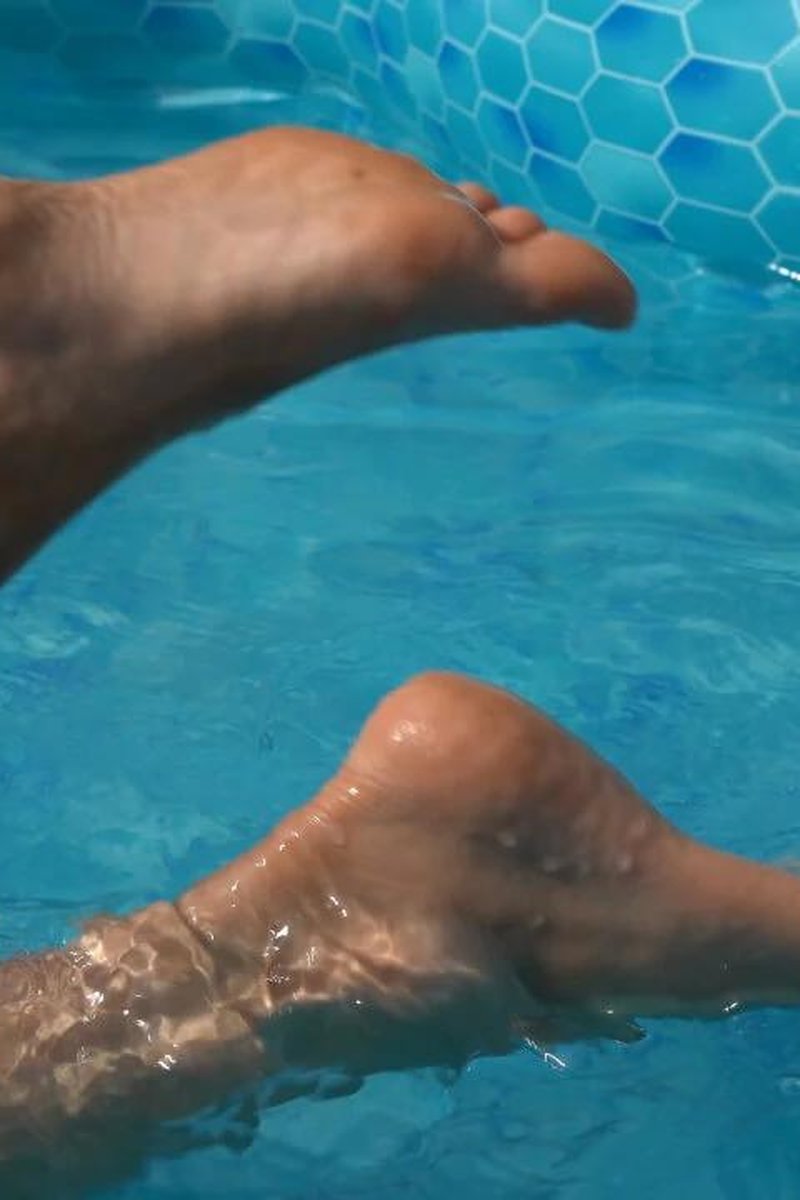 Water Splashing - Screenshot 1 of 4 - All Girl