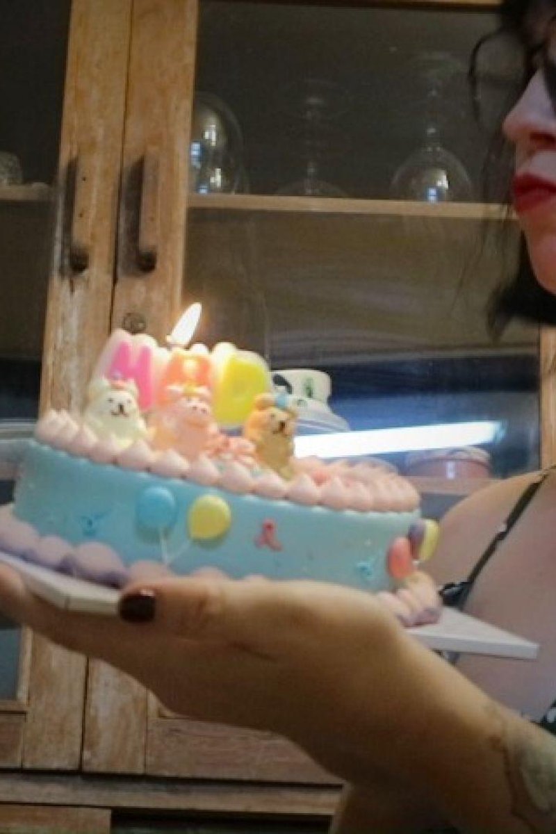 Smashing Birthday Cake - Screenshot 1 of 4 - Birthdays