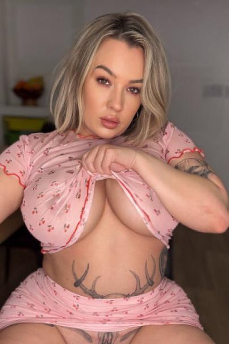 No Bra Date - Screenshot 1 of 4 - Big Tits