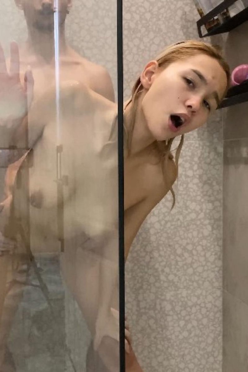 The Neighbor's Water Was Turned Off - Screenshot 1 of 4 - Asian