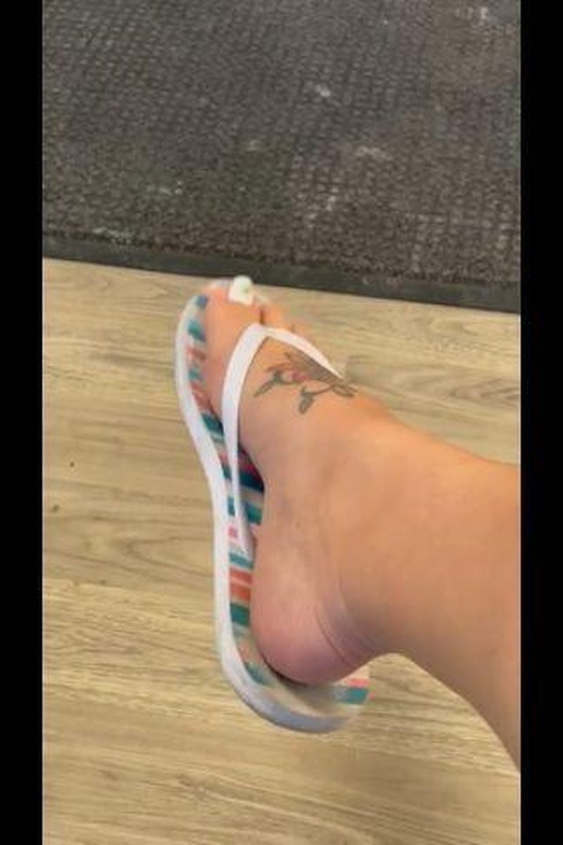 Public Dangle - Screenshot 1 of 4 - BBW