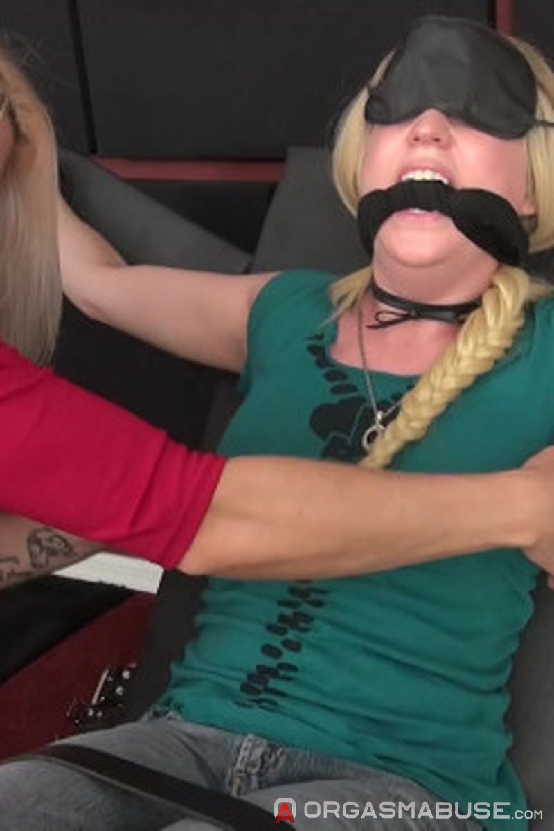 Bound Anguish - Screenshot 1 of 4 - Tickling