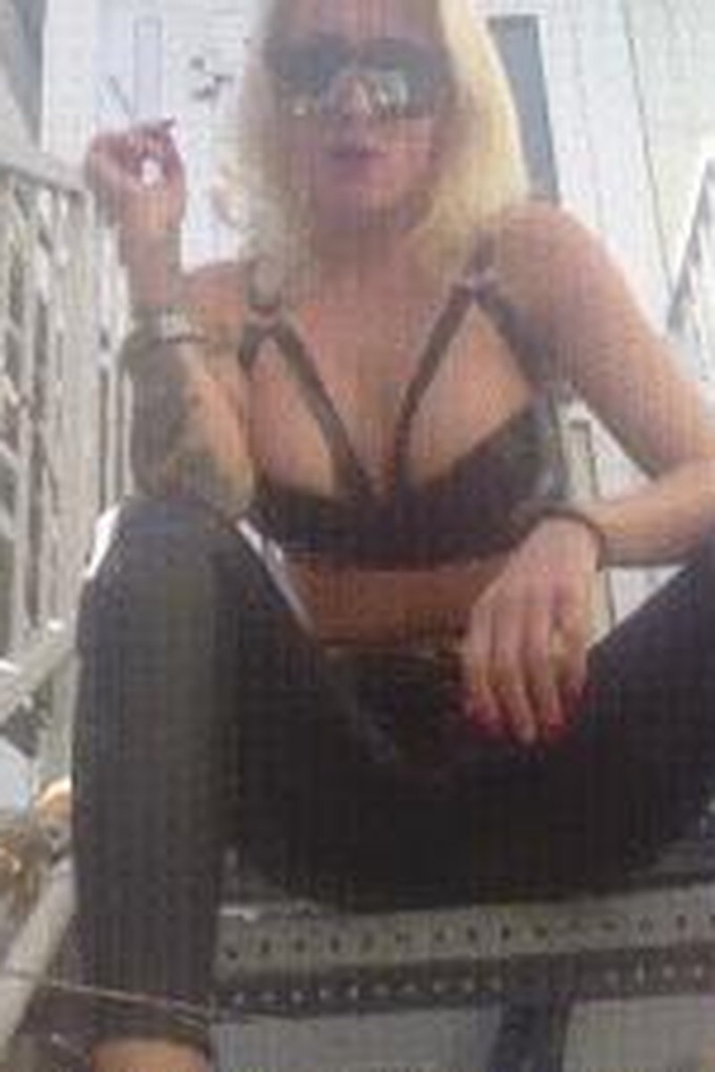 Smoking Hot! - Screenshot 1 of 4 - Domination