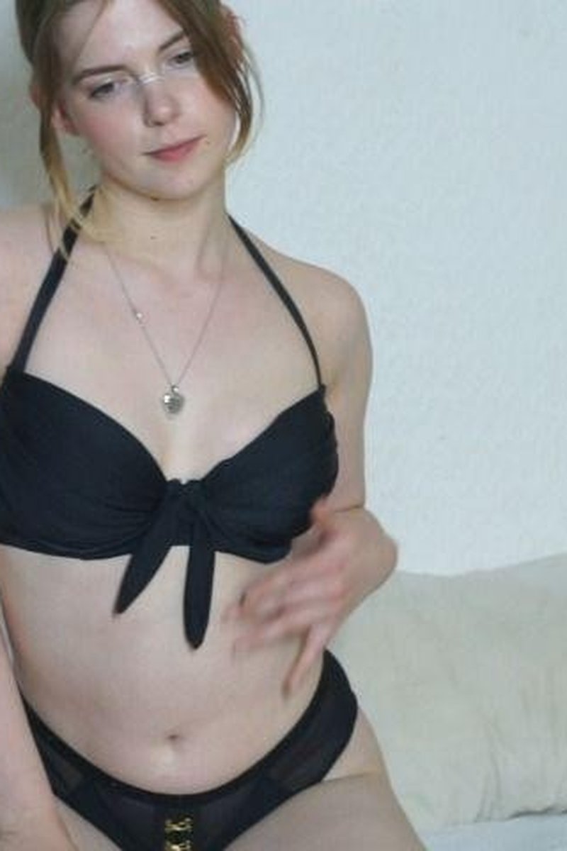 Pool Party Cuckold - Screenshot 1 of 4 - Cheating