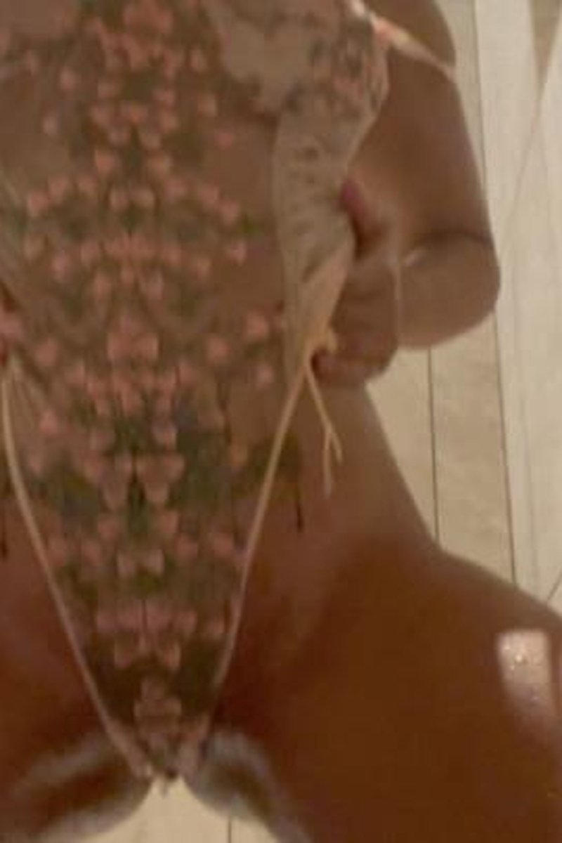 Hot Shower - Screenshot 1 of 4 - Asian