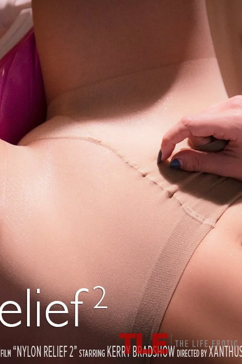 Nylons Relief 2 - Screenshot 1 of 4 - Lesbian