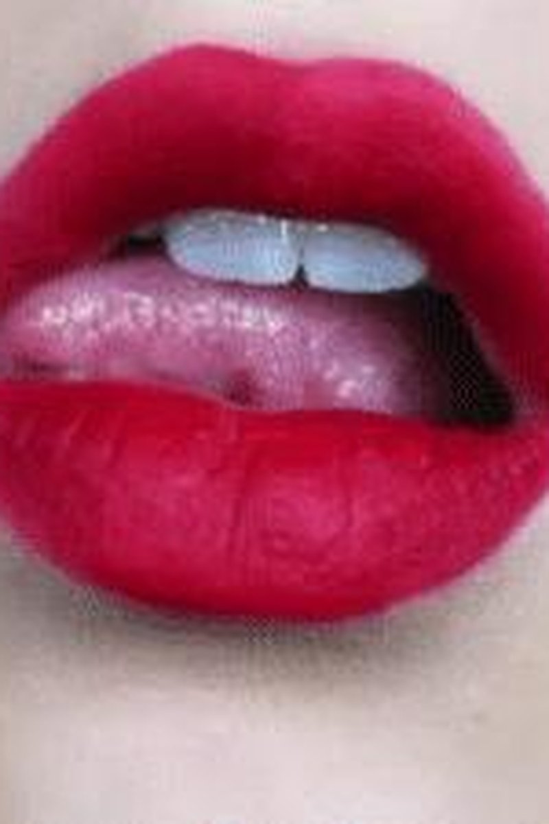 Trigger Warning: Red Lips - Screenshot 1 of 4 - Body Worship