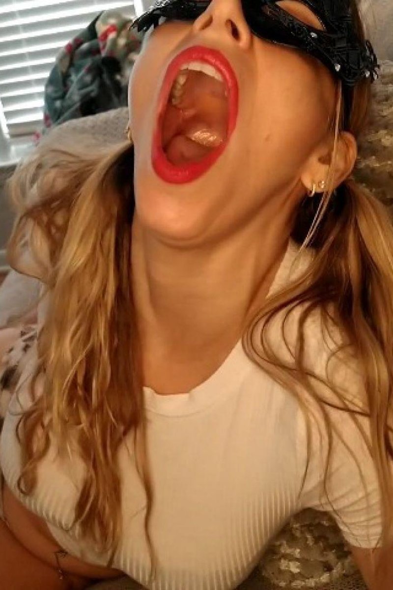 Ghost Vore - Screenshot 1 of 4 - Cum Swallowing