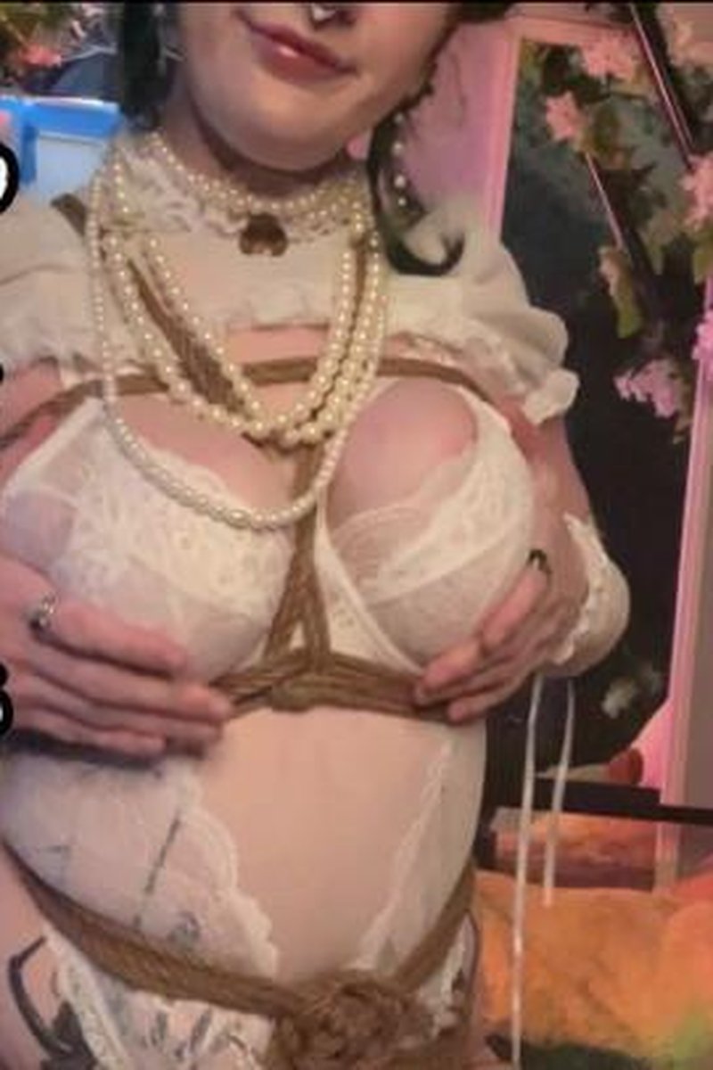 Rococo Shibari Squirts - Screenshot 1 of 4 - BDSM
