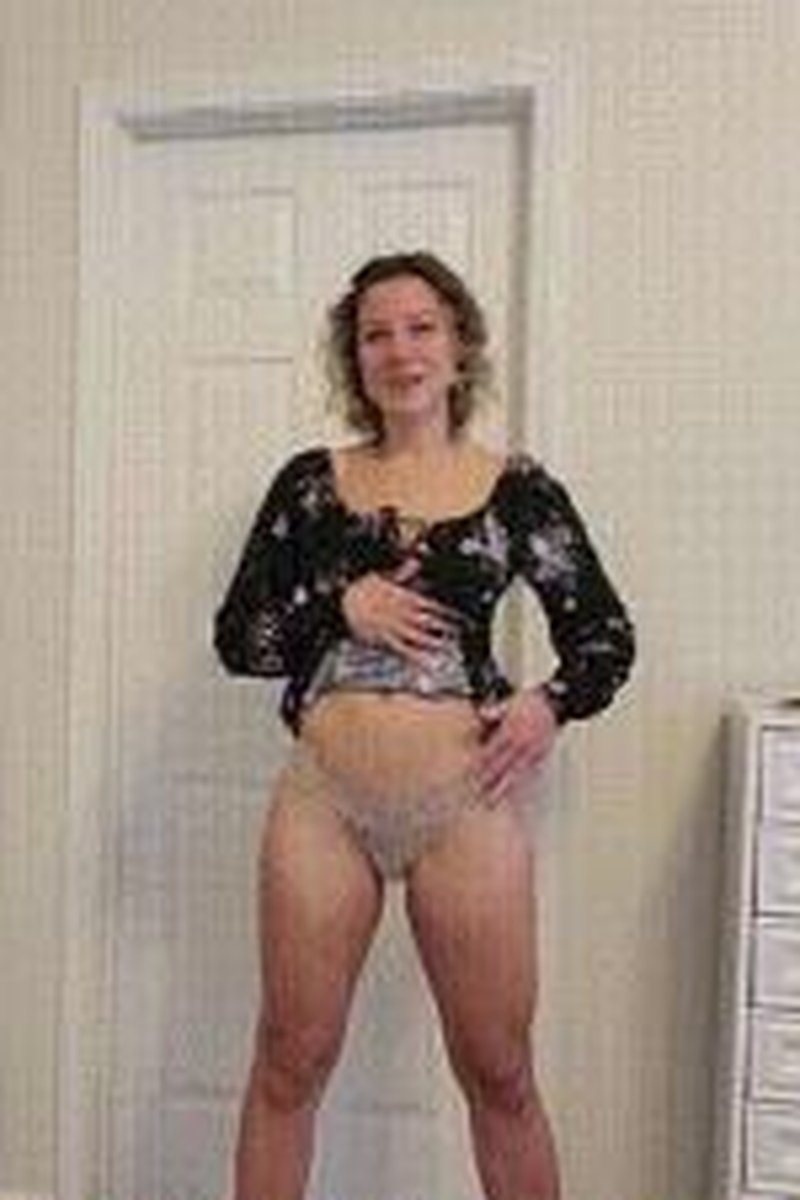 MILF Striptease Fun - Screenshot 1 of 4 - Amateur