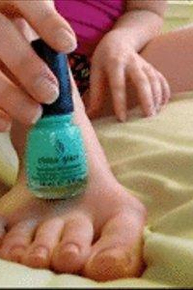 Pretty Blue Toe Nails! - Screenshot 1 of 4 - European