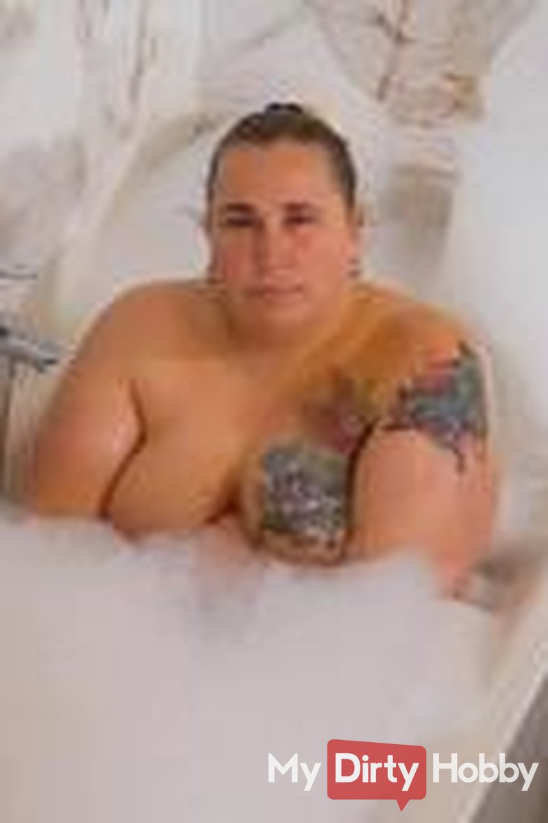 Whore Bathing - Screenshot 1 of 4 - Badgirl1983