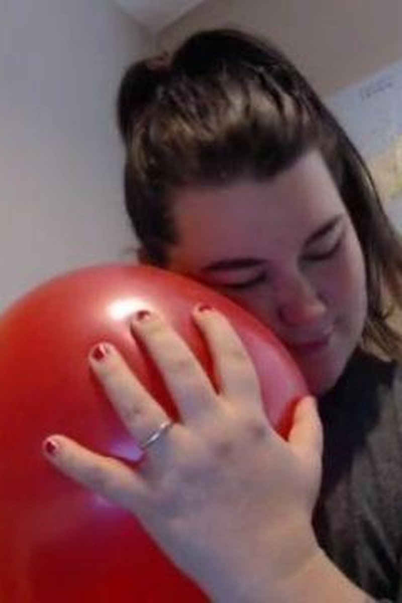 Big Red Balloon - Screenshot 1 of 4 - Curvy