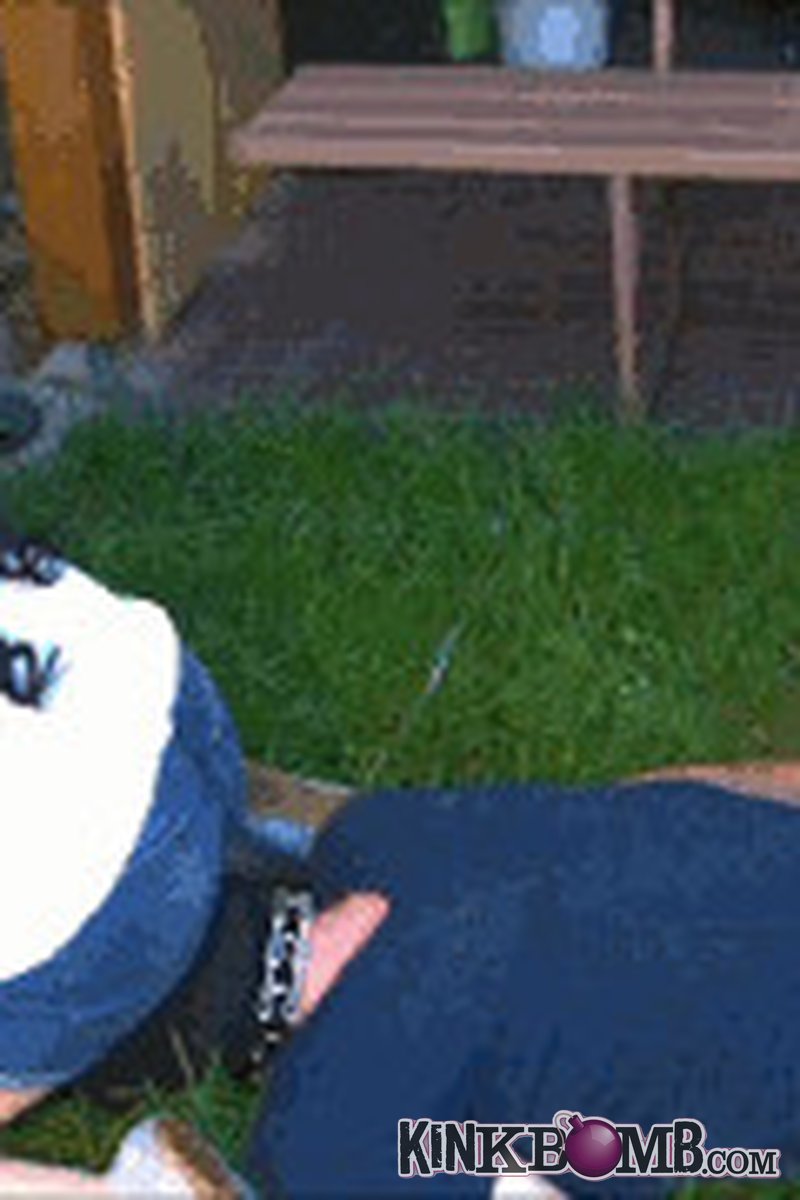 Lady Vampira: Sneaky! Pee-In By Jeans-Facesitting - Screenshot 1 of 4 - Facesitting