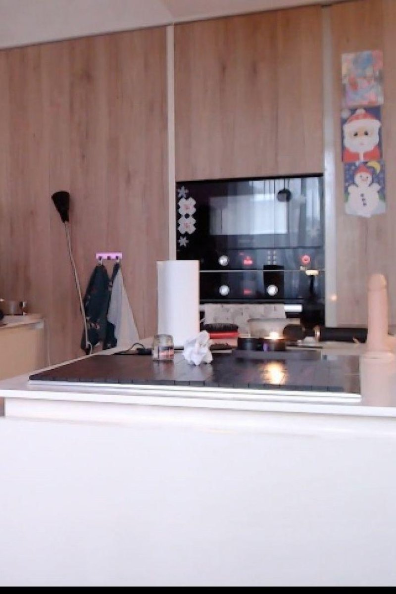 Hot Candle - Screenshot 1 of 4 - BDSM