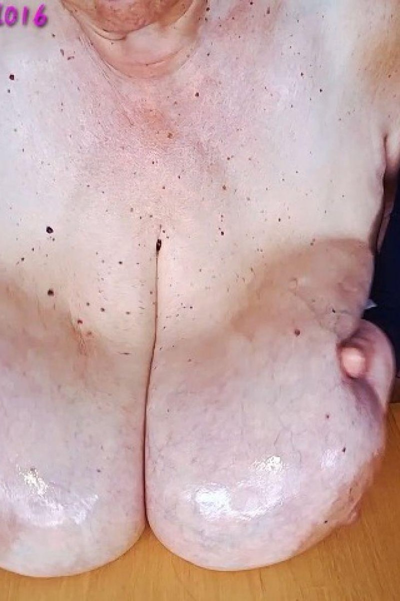TP-manyvidsncupclaudialexxx247-massive-boobies-on-table-oilplay