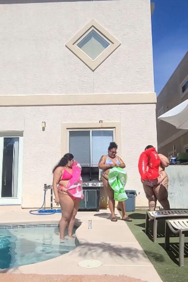 BBW Pool Floats - Screenshot 1 of 4 - BBW