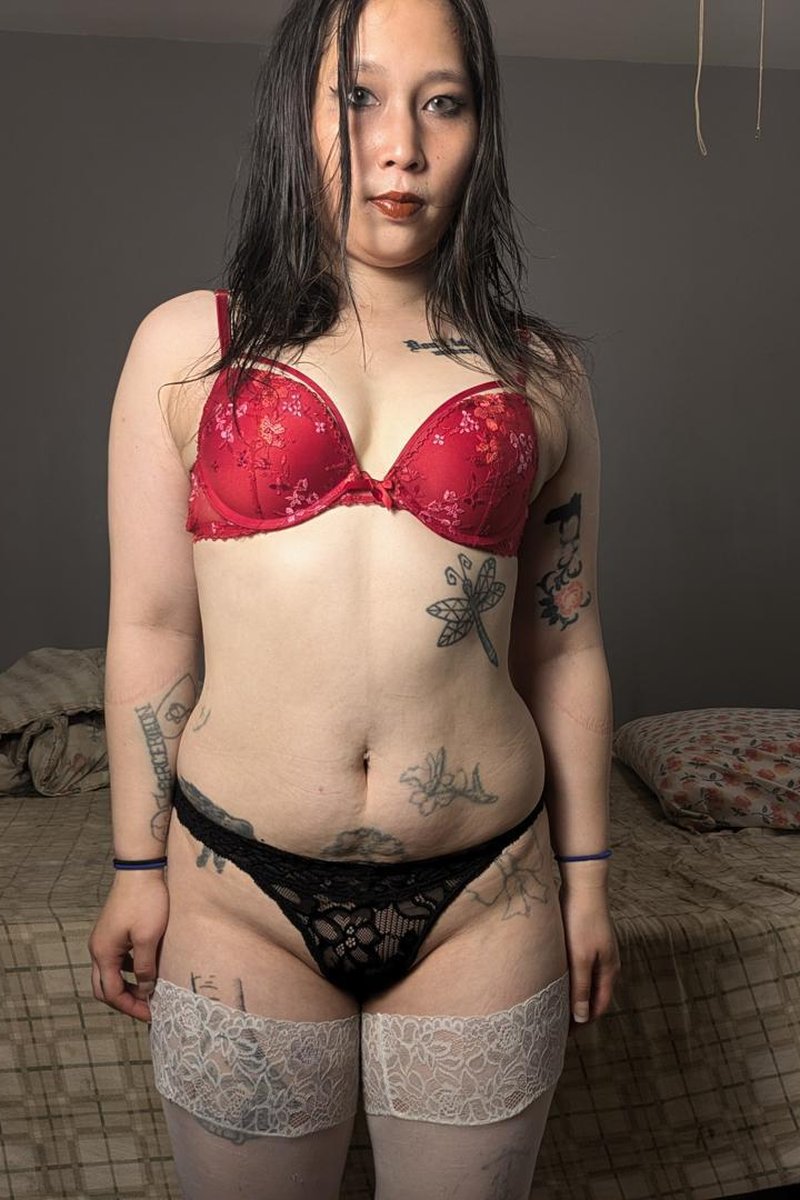 Posing - Screenshot 1 of 4 - Asian