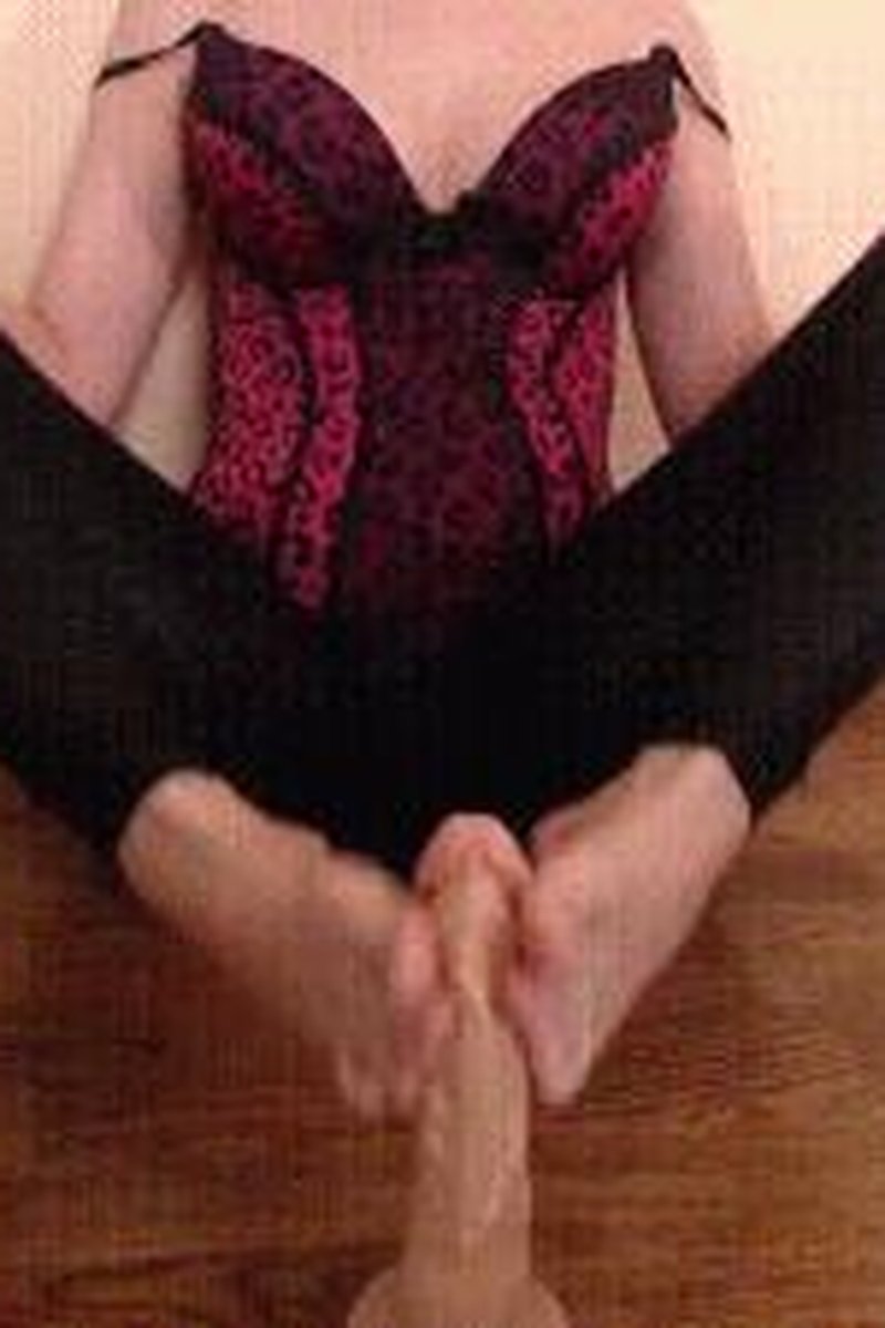 Footjob - Screenshot 1 of 4 - Foot Fetish