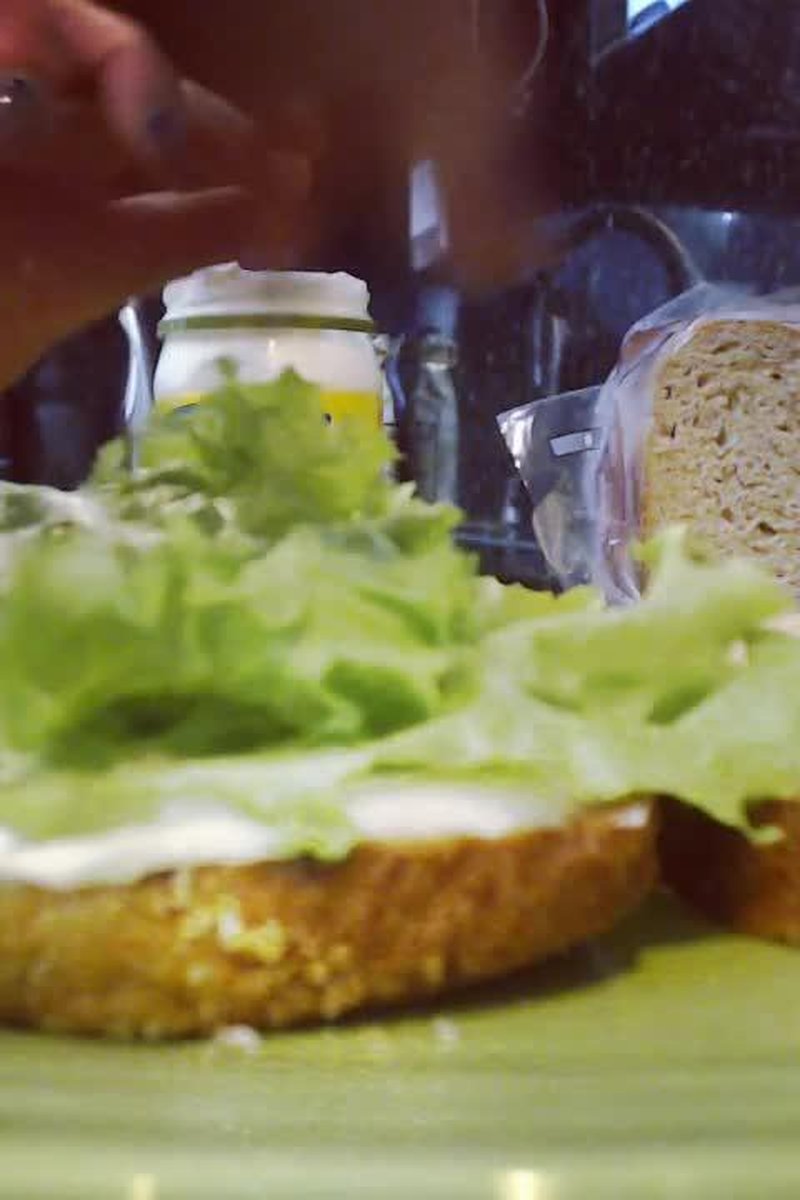 Tiny Sandwich Man - Screenshot 1 of 4 - BBW