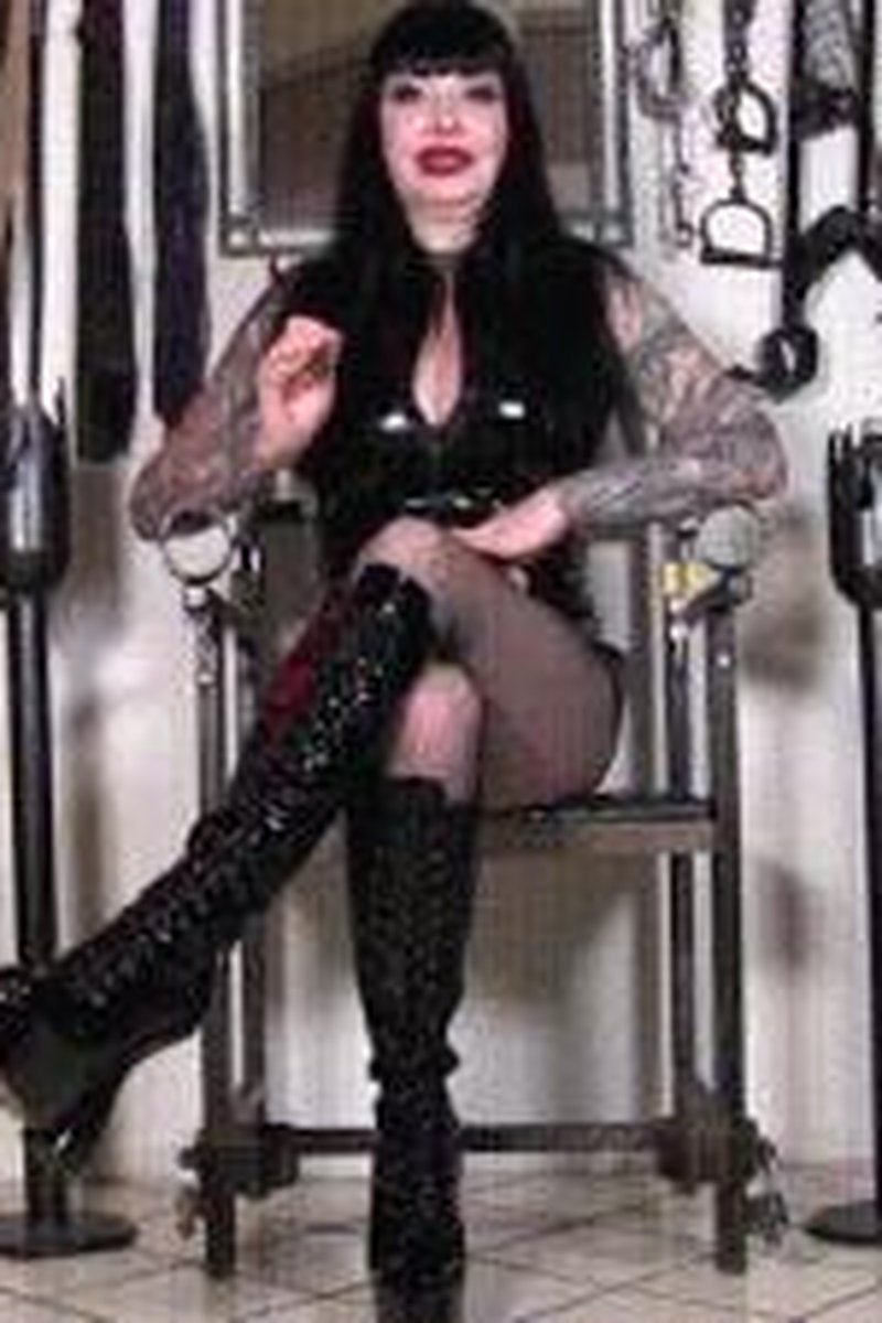 Soft Dangling Dick Loser - Screenshot 1 of 4 - Boots
