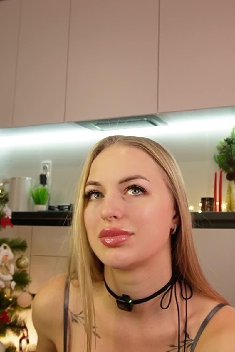 Striptease - Screenshot 1 of 4 - 20-23 Years Old