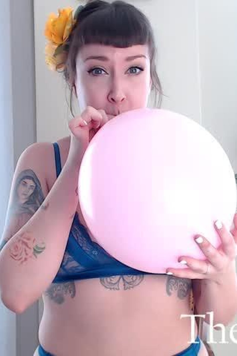 Balloon Blowing - Screenshot 1 of 4 - Balloon Fetish