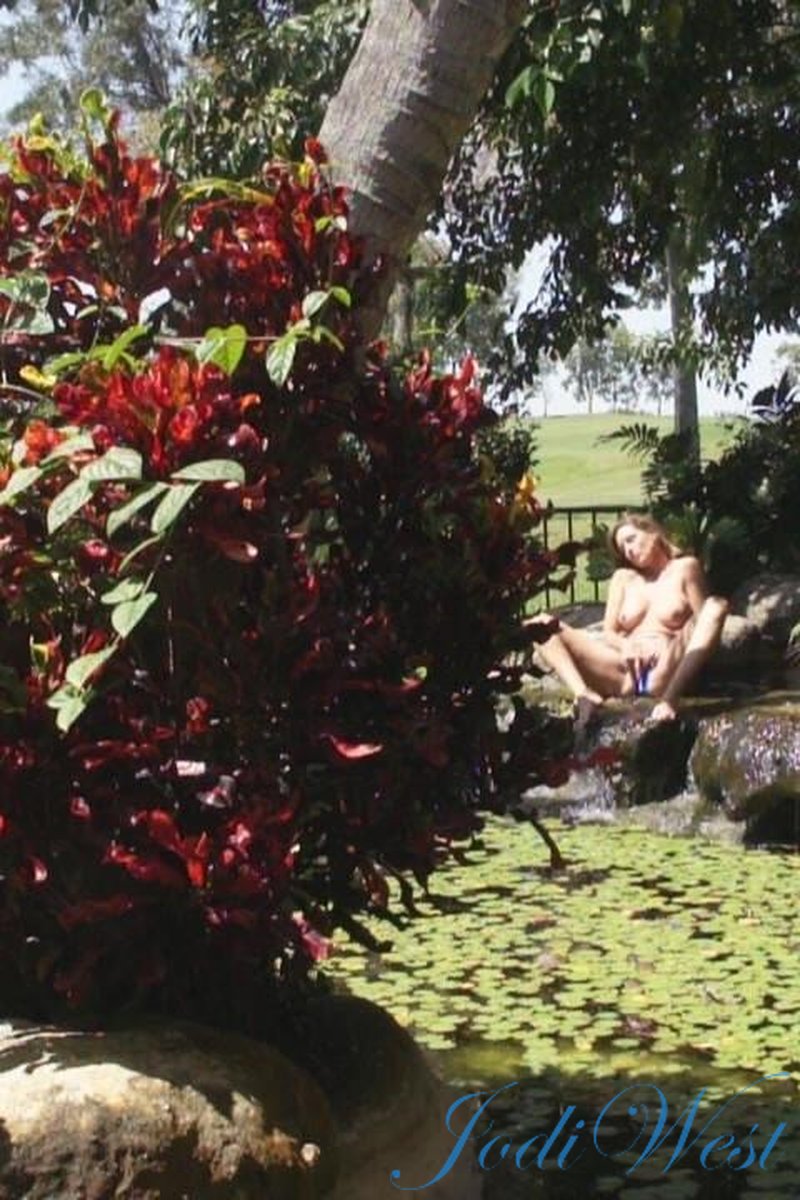 Scuba Stalker - Screenshot 1 of 4 - Masturbation