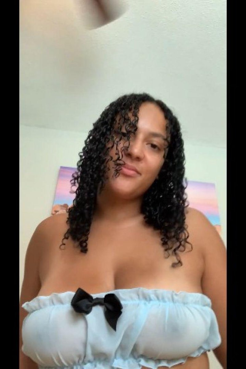 Titty Bouncing POV - Screenshot 1 of 4 - Black