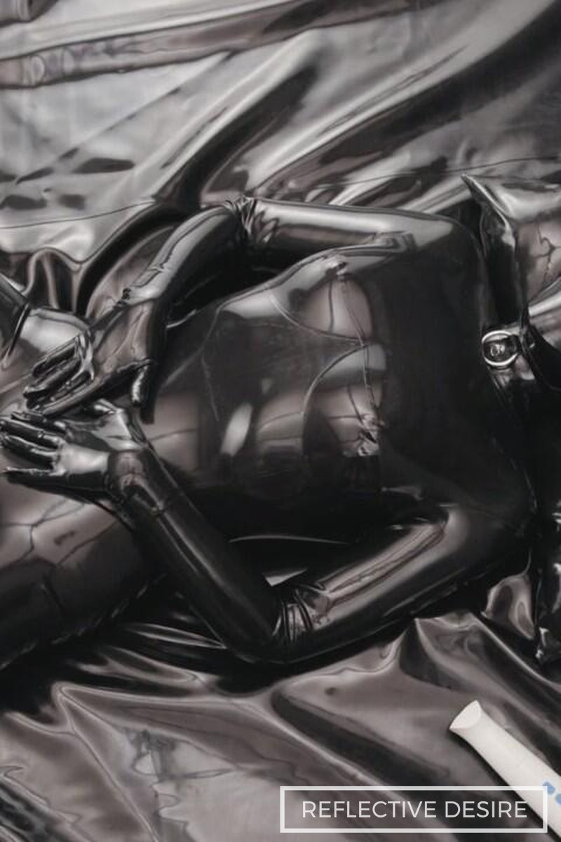 Chillin - Screenshot 1 of 4 - Blindfold
