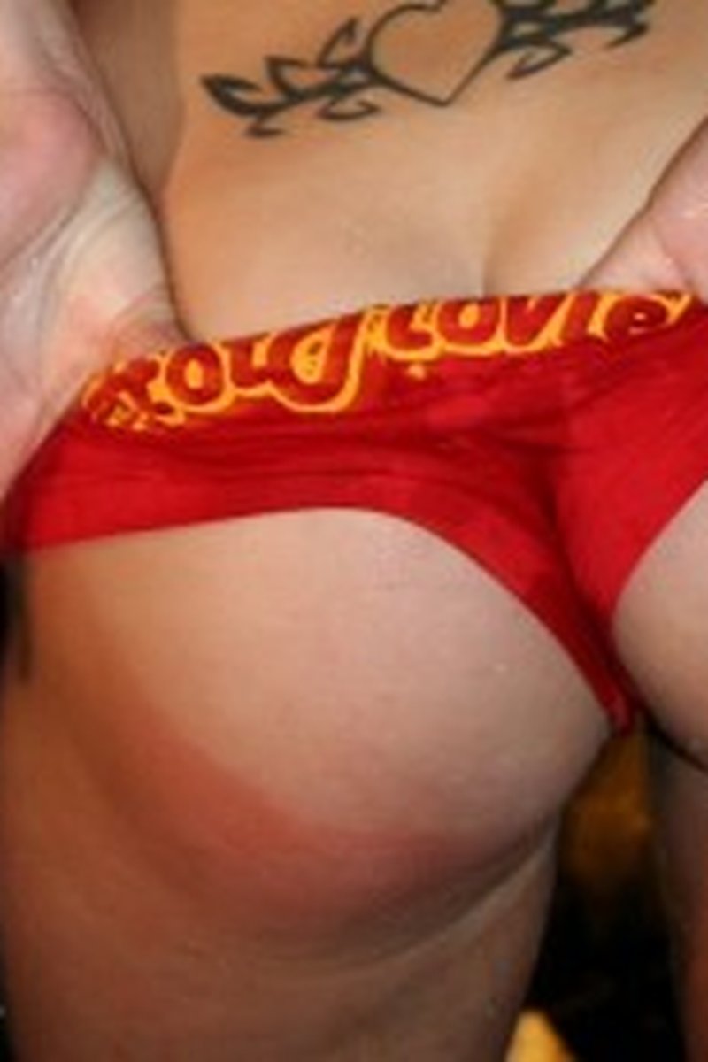 South Beach Coeds Flashing in the Club - Screenshot 1 of 4