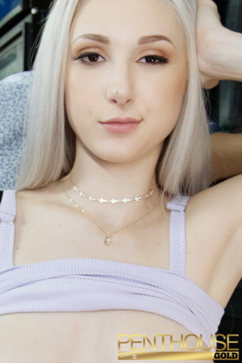 Public Pickups 2 - Screenshot 1 of 4 - Blond Hair