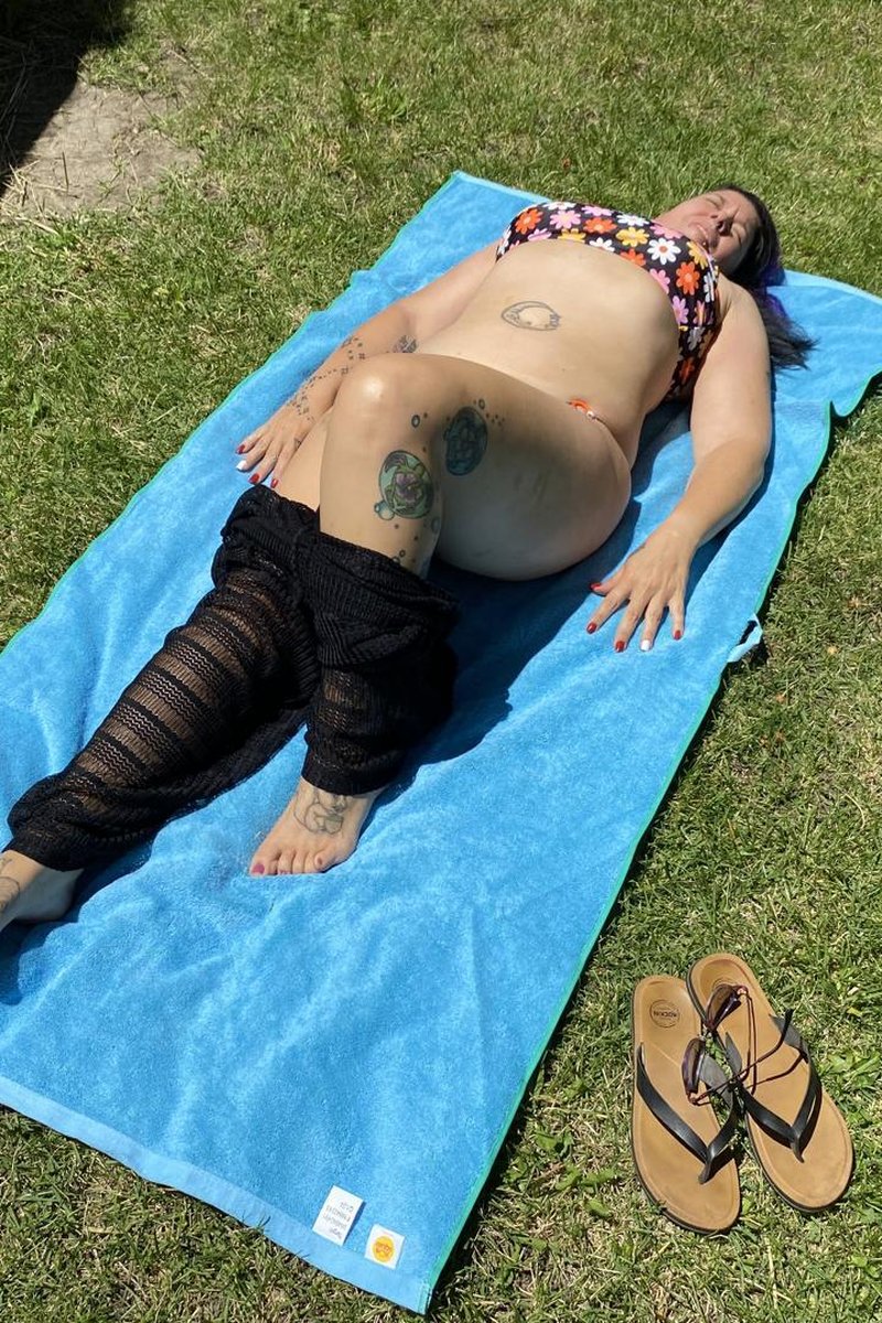 Sunbathing - Screenshot 1 of 4 - Bikini-swimsuit Fetish