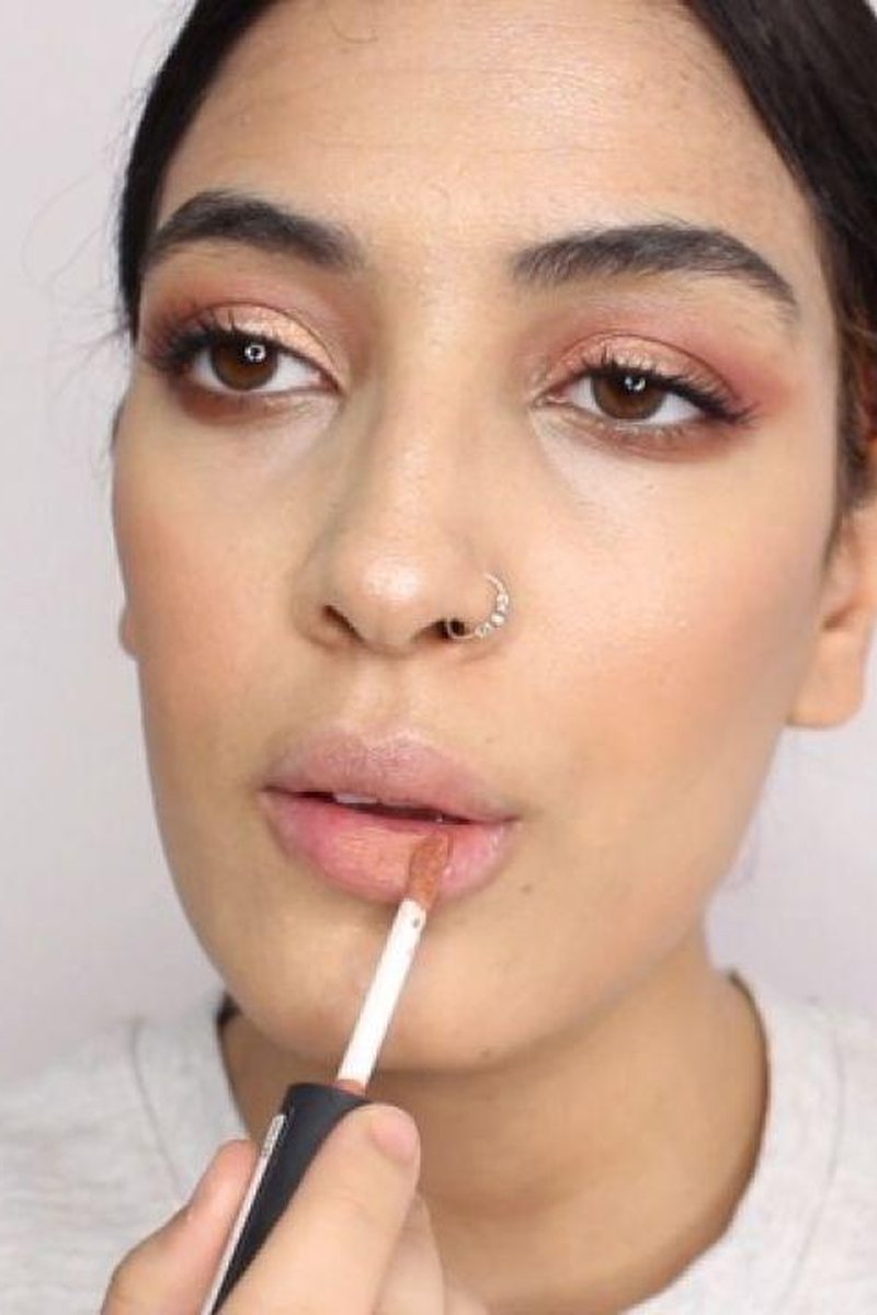 Amalia's Glam Makeup Tutorial - Screenshot 1 of 4 - Babes