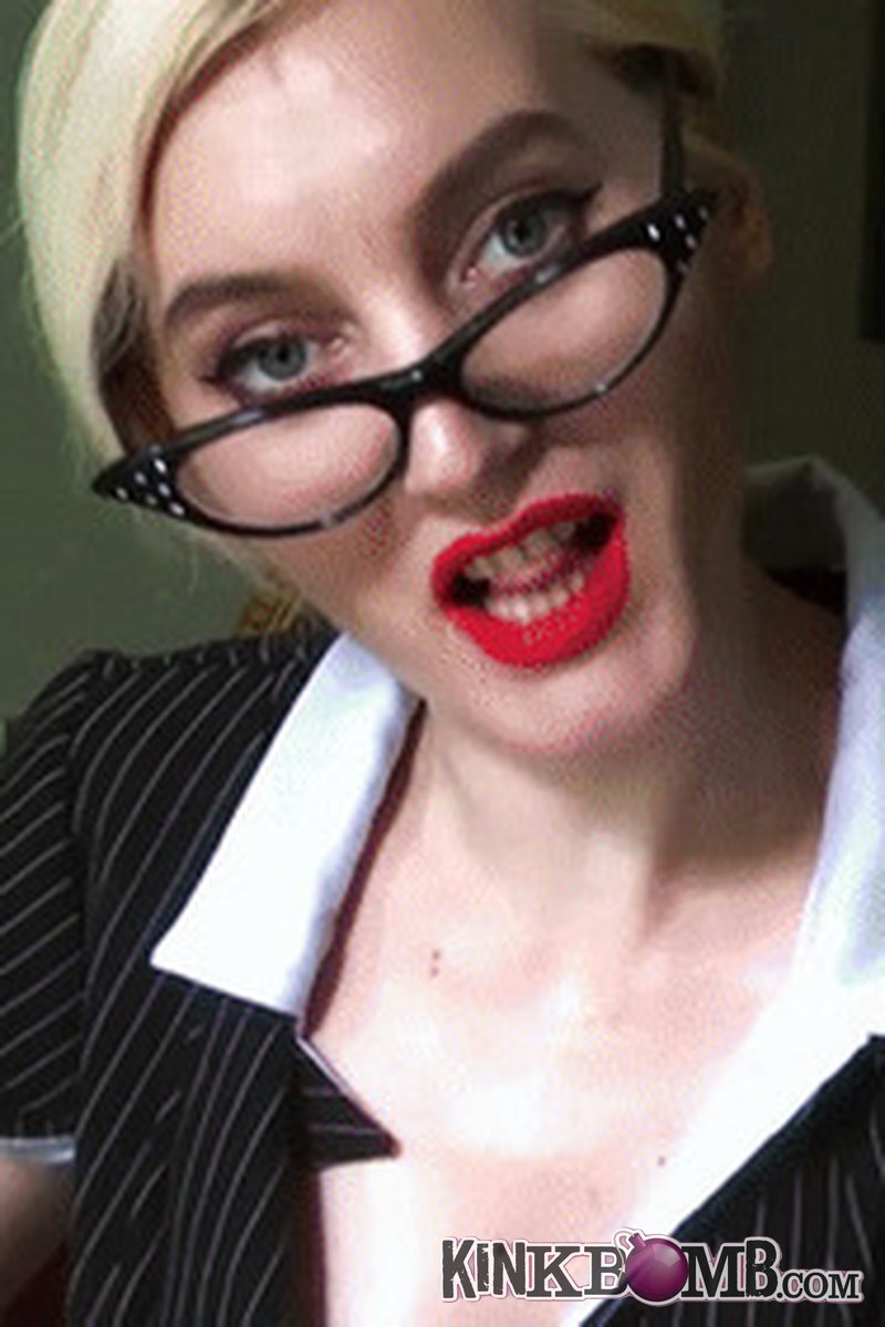 Goddessceline: Uncensored Basic Instinct - Screenshot 1 of 4 - Humiliation