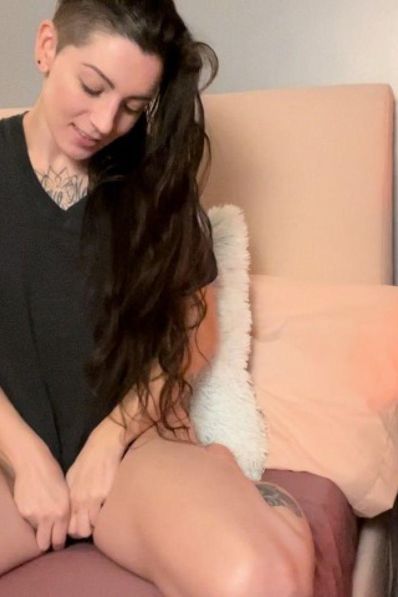 Flashback! Bedtime Solo - Screenshot 1 of 4 - Alternative Girl