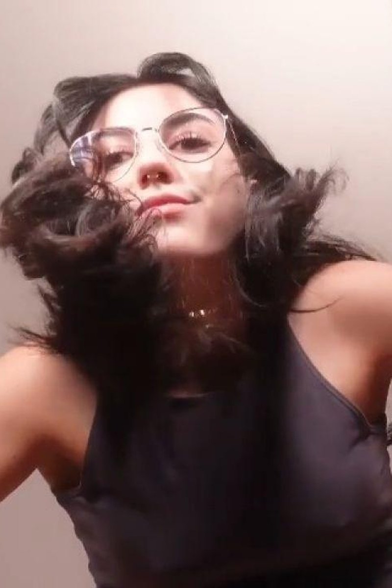 Giantess Foot Smashing Cam Show - Screenshot 1 of 4 - Camgirl