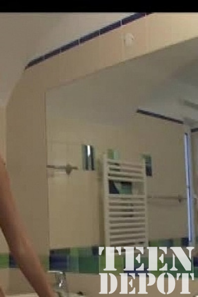 Vivien - Screenshot 1 of 4 - Teen (18-22)