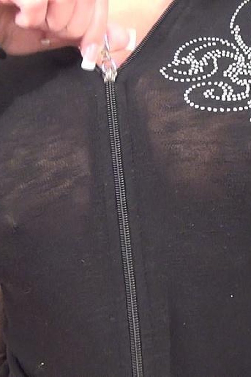Titty Tease - Screenshot 1 of 4 - Amateur
