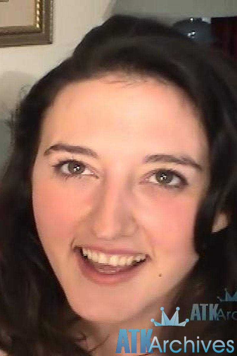 Emily - Interview - Screenshot 1 of 4 - Emily Emi018