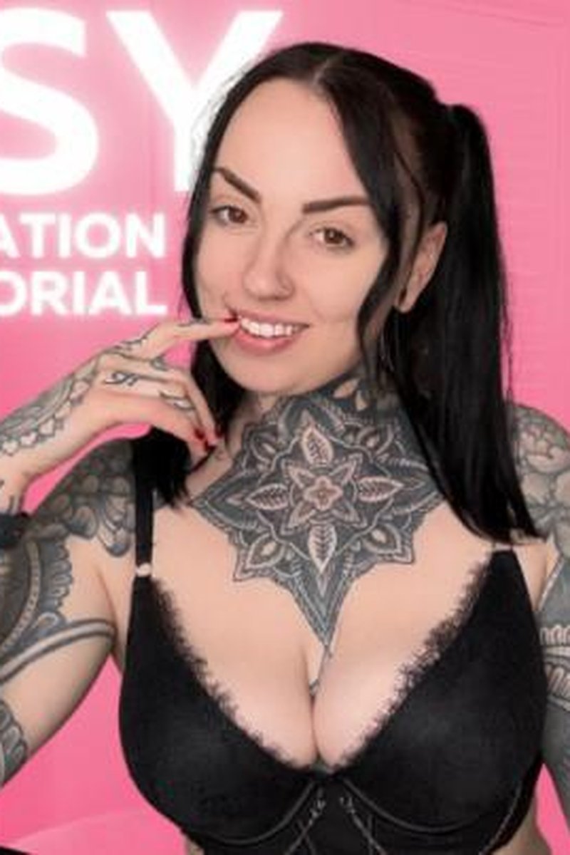 Sissy Transformation Tutorial - Screenshot 1 of 4 - Femdom