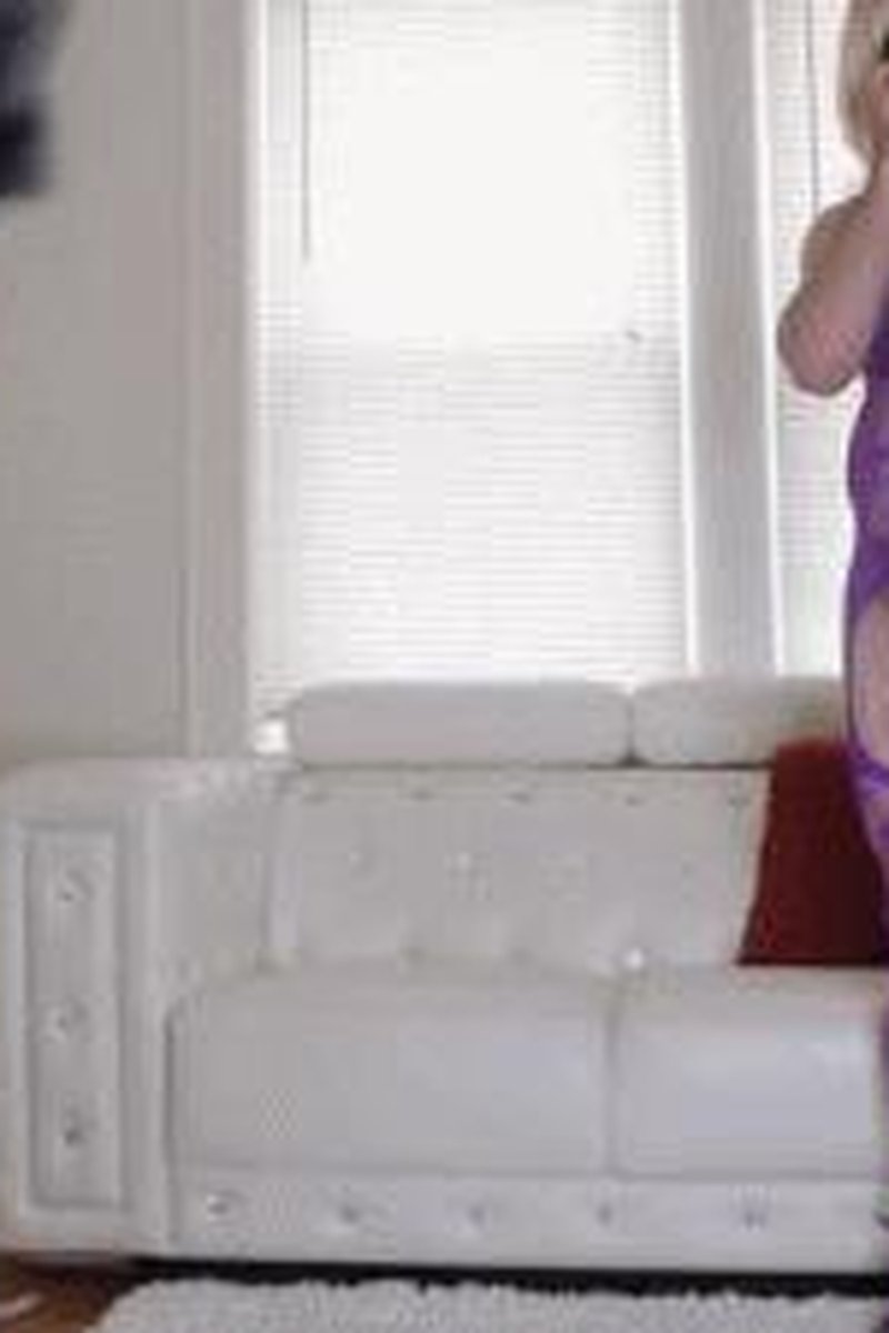 Double Ball Busting - Screenshot 1 of 4 - Black