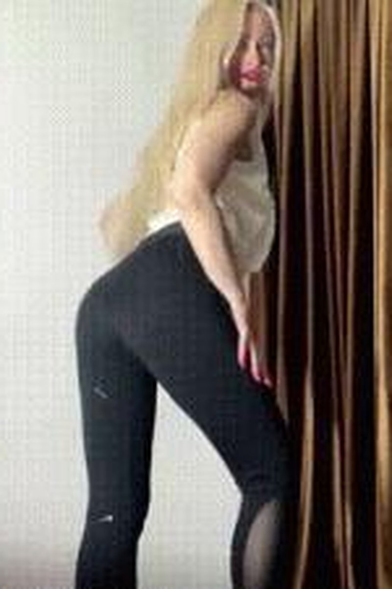 Explode 4 Goddess - Screenshot 1 of 4 - Ass Worship